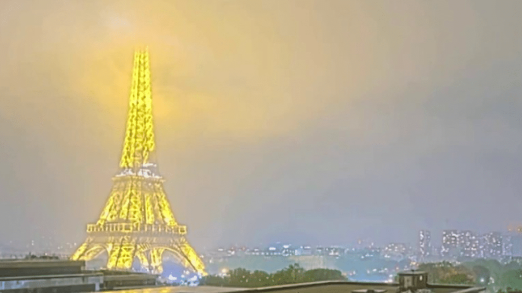 Intempéries : d’importants orages en Île-de-France
En Île-de-France, la grêle a provoqué de nombreuses perturbations, dont des infiltrations d’eau dans les aéroports de Roissy et Orly.