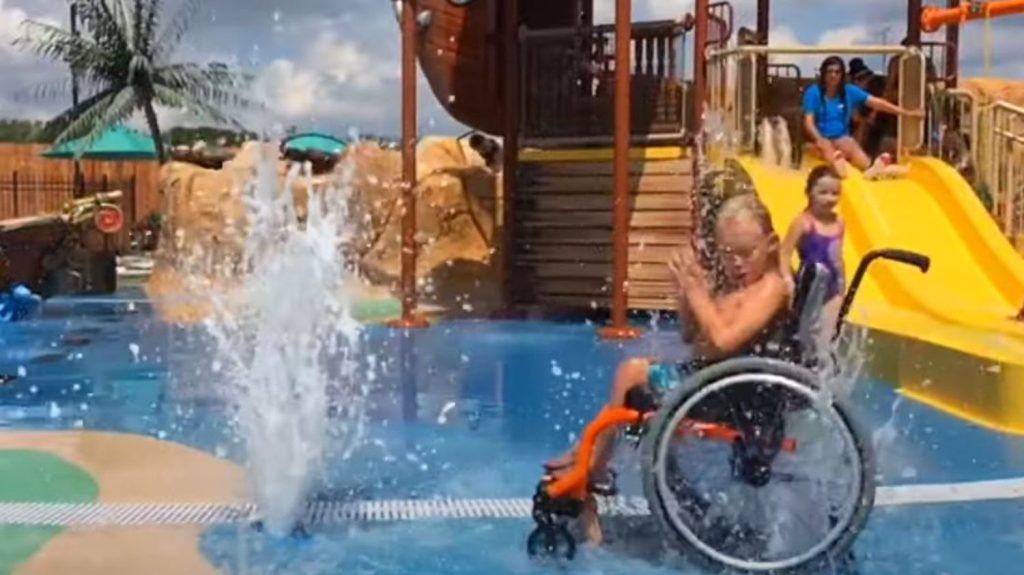 Le Morgan's Wonderland, un parc d'attractions "où tout le monde peut jouer", valides comme handicapés
Il a été ouvert en 2010 par le père d’une petite fille handicapée, attristé de ne pouvoir voir jouer sa fille comme les autres enfants. Depuis, il a accueilli plus d'un million de visiteurs.