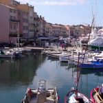 Var : à Saint-Tropez, les saisonniers face à une pénurie de logements
Les gérants de restaurant, de boulangerie ou de boîte de nuit de Saint-Tropez, dans le Var, cherchent des saisonniers pour cet été. Problème, ces derniers se font rares car ils sont confrontés à une pénurie de logements.