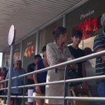 Émeutes en Nouvelle-Calédonie : la peur des pénuries
Après deux semaines d’affrontements en Nouvelle-Calédonie les files d’attente s’allongent devant les commerces restés ouverts. Les rayons mettent du temps à être approvisionnés.