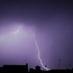 Orages en Ile-de-France : le trafic aérien à Orly et Roissy perturbé
Une trentaine de vols ont été déroutés des aéroports parisiens vers d'autres aéroports au plus fort de l'orage, entre 21h30 et 22h30, détaille le groupe ADP.