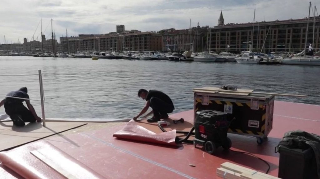 Paris 2024 : les rues de Marseille se préparent pour l'accueil de la flamme olympique
Mercredi 8 mai, le nageur Florent Manaudou portera la flamme olympique sur le Vieux-Port de Marseille (Bouches-du-Rhône). Les agents de la métropole n'ont plus que quelques jours pour nettoyer les rues, où près de 150 000 personnes sont attendues.