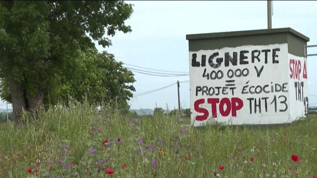 Camargue : un projet de ligne à très haute tension crée des remous
Des habitants de la Camargue (Bouches-du-Rhône) et des associations écologistes sont vent debout contre un projet de ligne à très haute tension. Ils promettent de lancer de nombreux recours en justice s’ils ne sont pas entendus.