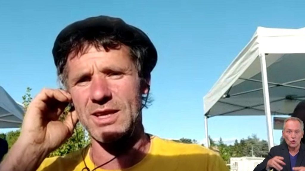 Mégabassines dans le Puy-de-Dôme : "C'est un projet totalement court-termiste", juge le porte-parole de la Confédération paysanne
Des manifestants se sont mobilisés contre un projet de mégabassines dans le Puy-de-Dôme, samedi 11 mai. Pour en parler, Ludovic Landais, porte-parole de la Confédération paysanne et Romain Blanchard, secrétaire général adjoint de la FNSEA, sont invités du 19/20 info.