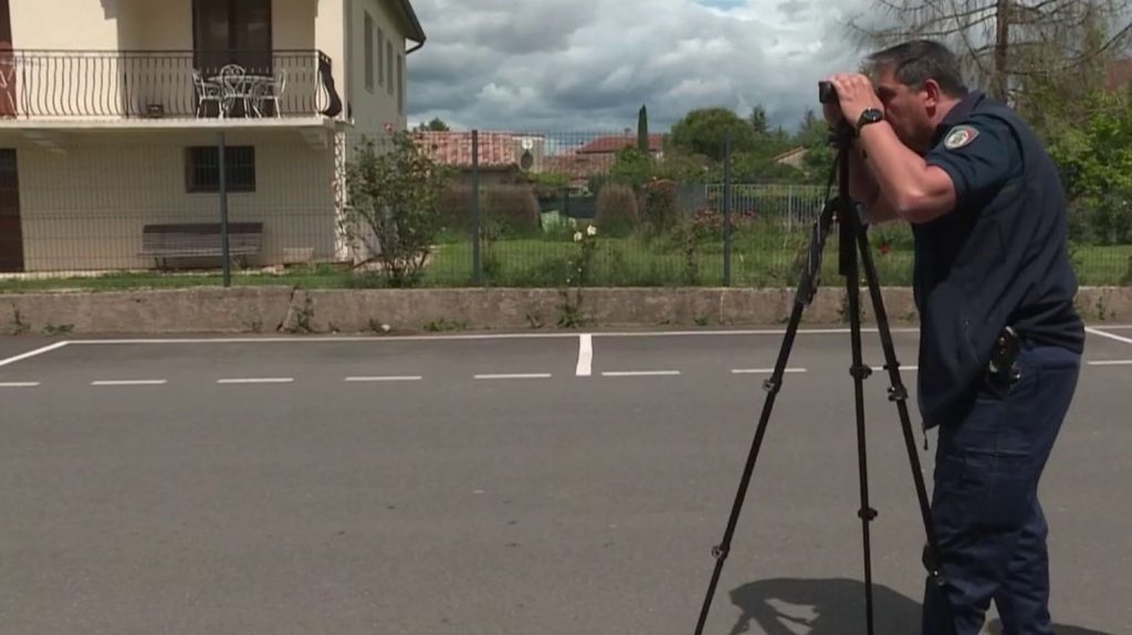 Drôme : trois communes investissent dans un radar
Trois communes rurales de la Drôme ont acheté ensemble un radar mobile pour 7 000 euros. Elles l'utilisent à tour de rôle.