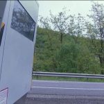 Sécurité routière : les radars se multiplient en Ardèche
Les radars ont rapporté deux milliards d'euros à l'État en 2023. Ils n'ont jamais été aussi rentables et pullulent partout sur le territoire. Exemple en Ardèche, où trois radars flashent à tour de bras sur un tronçon de route de quelques kilomètres.