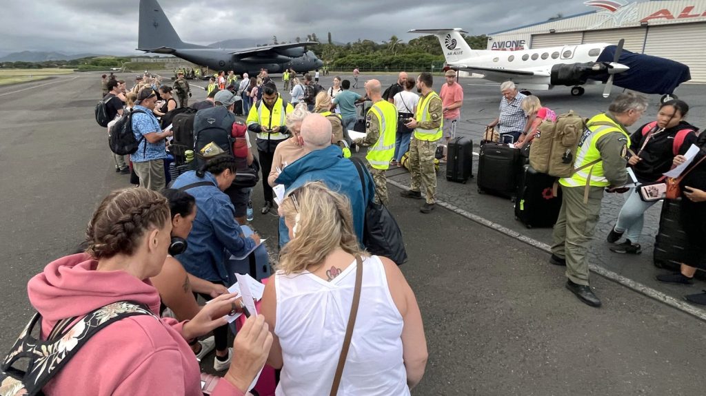 Nouvelle-Calédonie : plus de 530 étrangers et touristes français ont été rapatriés
L'aéroport international de Nouméa-La Tontouta reste fermé aux vols commerciaux au moins jusqu'au mardi 28 mai.