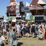 Rave party dans le Maine-et-Loire : "Six plaintes" ont été déposées, indique le préfet
Environ 10 000 personnes ont participé à ce rassemblement non autorisé à Parnay, où un homme a succombé dimanche à "un arrêt cardiorespiratoire".