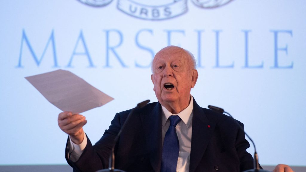 Mort de Jean-Claude Gaudin : les réactions et hommages politiques s'enchaînent
Les réactions politiques de tous bords se multiplient après la mort de l'ancien maire de Marseille lundi à 84 ans.