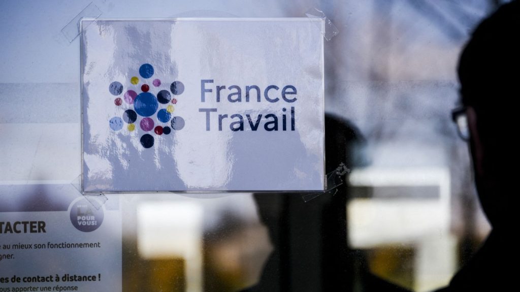 Assurance-chômage : l'Unedic évalue les impacts possibles de la future réforme du gouvernement
Selon une étude d'impact, diffusée en interne, jusqu'à près d'un tiers des allocataires seraient touchés si l'exécutif décidait de durcir les conditions d'ouverture des droits.