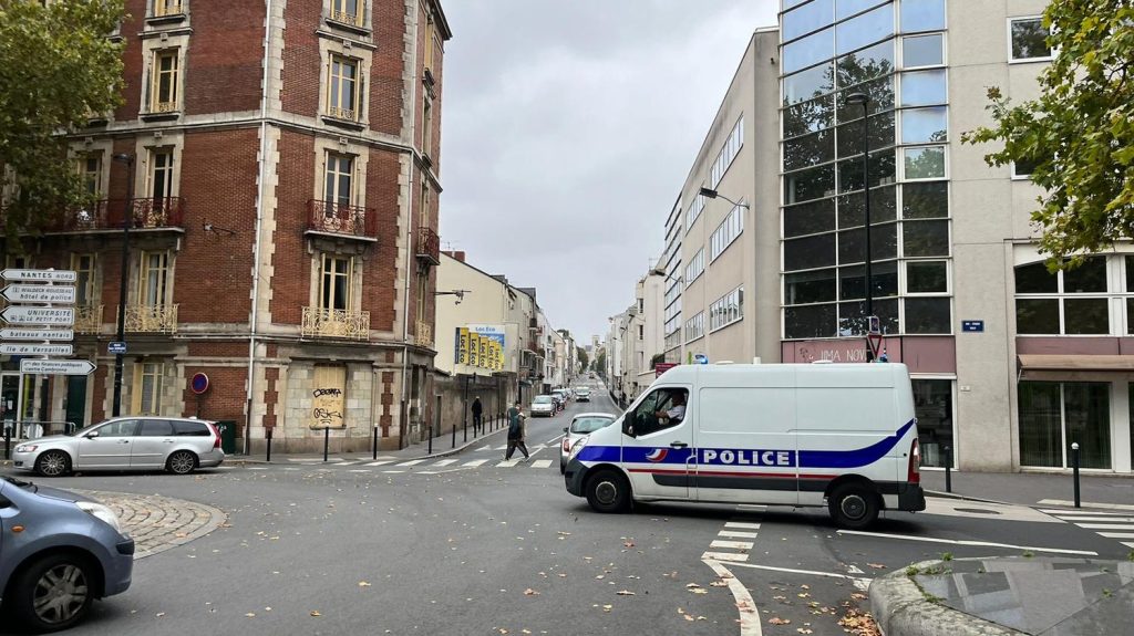Deux blessés à Nantes lors d'une rixe en plein centre-ville impliquant une dizaine de personnes
L'un des blessés a été interpellé, soupçonné d'avoir participé à l'agression du deuxième, agressé à coups de couteau. L'auteur principal des coups est en fuite.