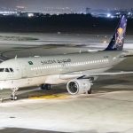 Aéronautique : la compagnie aérienne Saudia commande 105 avions à Airbus
L’opérateur public aérien d’Arabie saoudite, le groupe Saudia, va acheter pour 19 milliards d’euros d’avions européens.