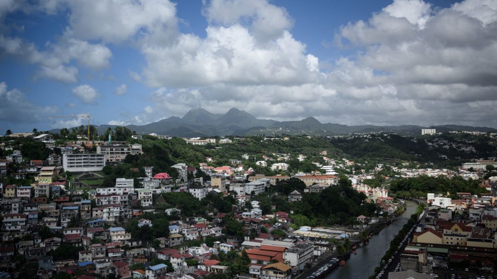 La Martinique placée en "crise sécheresse" pour la première fois de son histoire
En avril, le déficit de précipitations sur l'île des Antilles "a été jusqu'à 70% inférieur à la moyenne de ces trente dernières années", selon la préfecture.