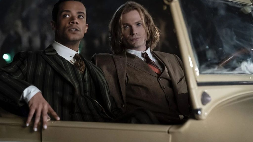 Un "Entretien avec un vampire" plus contemporain
30 ans après le film avec Brad Pitt et Tom Cruise, la nouvelle version en série diffusée sur Paramount+ est moderne et très fidèle à la saga de Ann Rice.