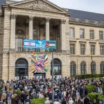 Reportage
Synagogue de Rouen : plusieurs centaines de personnes réunies pour condamner la tentative d'incendie et afficher leur solidarité avec la communauté juive
Le maire de la ville, Nicolas Mayer-Rossignol (PS) avait appelé à un "rassemblement républicain" devant l'hôtel de ville de Rouen (Seine-Maritime).
