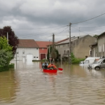 Crues : la solidarité en faveur des sinistrés en Moselle
En Moselle, la décrue a commencé sur la Nied, samedi 18 mai, mais sera lente. Plusieurs maisons ont été inondées. Parfois, les voisins se sont organisés pour prêter assistance aux sinistrés. Reportage à Filstroff.