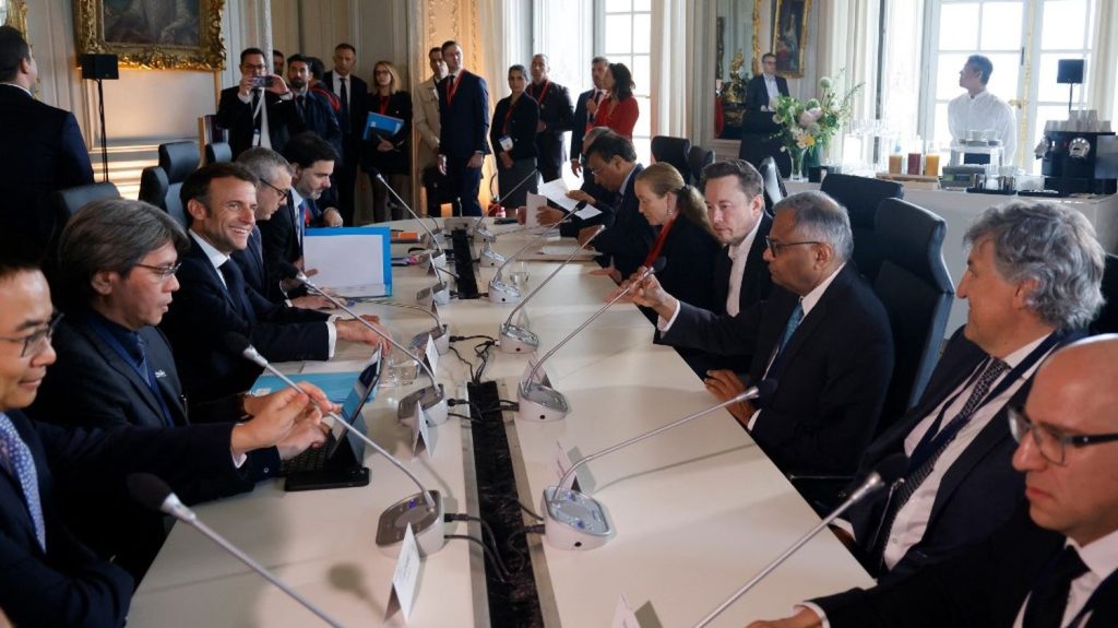 Expliquez-nous le sommet Choose France
L'édition 2024 du sommet Choose France donnera lieu à plus de 15 milliards d'euros d'investissements dans le pays, pour un total de 56 projets, annonce lundi l'Élysée.