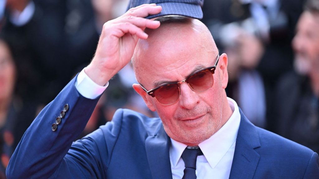 Une tribune de soutien au mouvement #MeToo signée par une centaine d'hommes du cinéma, du théâtre ou de la littérature
"Il est révoltant que le théâtre et le cinéma servent de couverture à des abus qui n'ont rien à voir avec l'art", dit notamment la tribune. Celle-ci est signée, entre autres, par Reda Kateb, Jacques Audiard et Thomas Jolly.