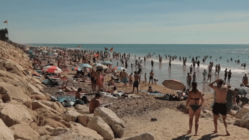 Ponts de mai : une aubaine pour les stations balnéaires
Le pont du 8 mai s’est transformé cette semaine en viaduc. À la clé, un long week-end sous le soleil dans de nombreuses stations balnéaires, comme à Lacanau ou encore à Arcachon.