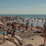 Ponts de mai : une aubaine pour les stations balnéaires
Le pont du 8 mai s’est transformé cette semaine en viaduc. À la clé, un long week-end sous le soleil dans de nombreuses stations balnéaires, comme à Lacanau ou encore à Arcachon.