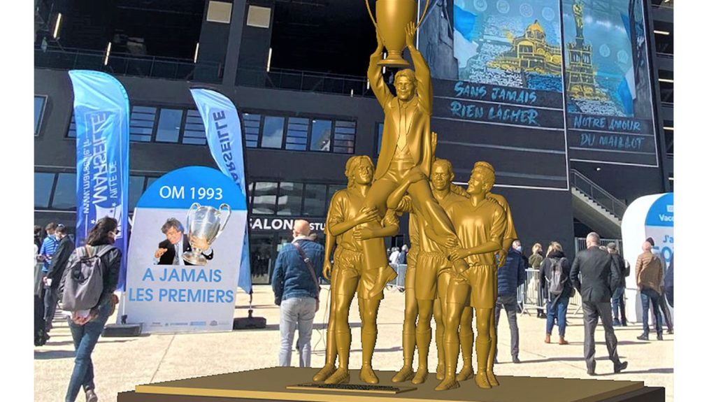 Statue de Bernard Tapie au Vélodrome : "Ce sera magnifique d’inaugurer ce monument un jour de match OM-PSG", espère Laurent Tapie
Le fils de l'ancien président de l'OM a annoncé avoir atteint le montant de la souscription pour cette œuvre qui sera inaugurée "dès la fin de l’année" "devant l'entrée principale" du stade.