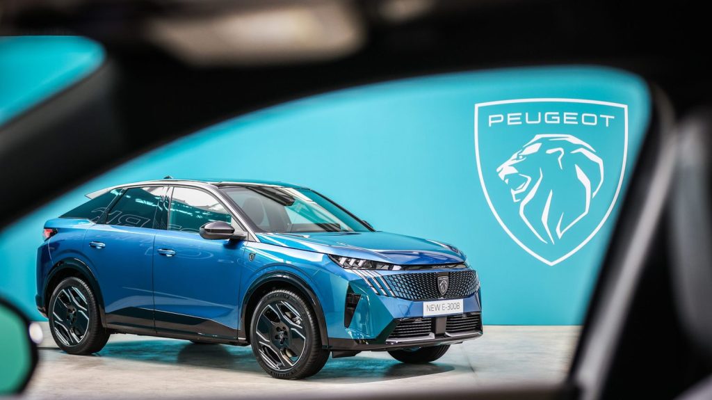 Stellantis : coup de frein sur les ventes au premier trimestre, en attendant les nouveaux modèles
Stellantis, anciennement PSA, a vu son activité ralentir au premier trimestre. Ce coup de frein sur les ventes concernent à la fois l'Europe et l'Amérique du Nord, qui constitue son premier marché.