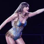 Recettes astronomiques, contact avec les fans, influence politique... Un spécialiste de la pop décrypte l'engouement planétaire pour Taylor Swift
La mégastar multiplie tous les records imaginables avec le "Eras Tour", sa sixième tournée. Alexandre Pipieri, éditorialiste pop chez Deezer, analyse les ressorts de ce succès planétaire.