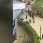 Fusillades à Sevran : trois personnes ont été tuées en deux jours
Trois personnes ont été tuées lors de deux fusillades en deux jours, à Sevran (Seine-Saint-Denis). Les enquêteurs soupçonnent que ces affaires soient liées aux rivalités entre trafiquants de drogue.