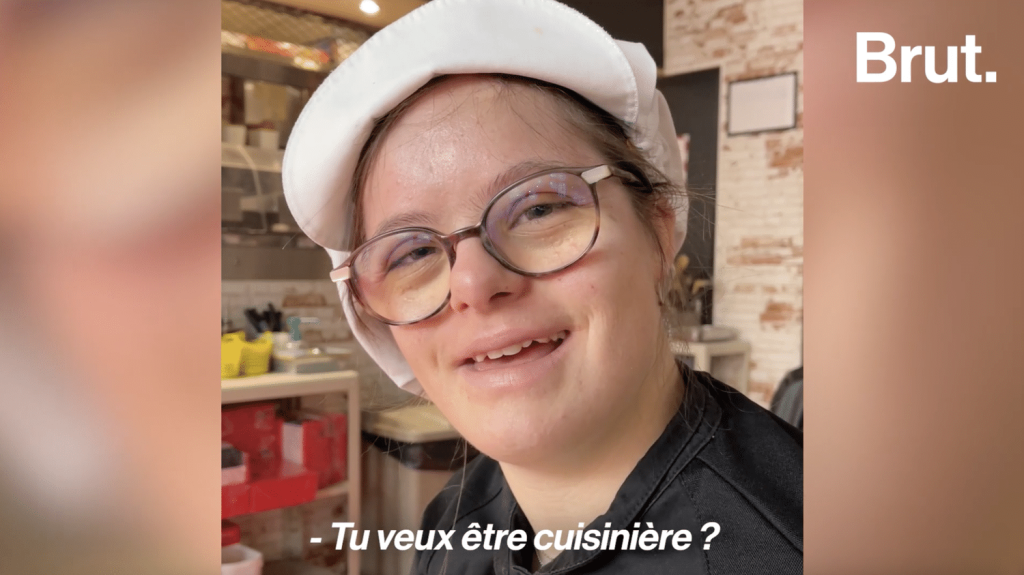 Vidéo
Justine, 23 ans, trisomique, ne rêve que d’indépendance
A 23 ans, Justine, trisomique, travaille à temps plein depuis quelques mois. Son prochain objectif : habiter seule. On l’a suivie une journée pour découvrir son quotidien.