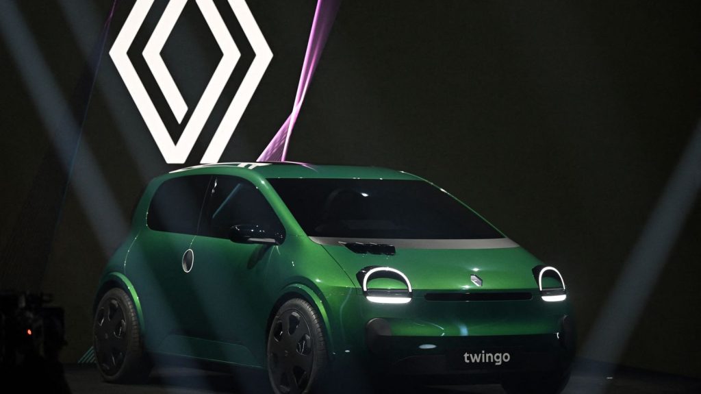 Twingo électrique : le projet de Renault avec Volkswagen a du plomb dans l’aile
Le projet de voiture électrique d’entrée de gamme entre Renault et Volkswagen ne verra probablement pas le jour. Les discussions sont dans l’impasse, le constructeur français s'adresse à d’autres partenaires potentiels.