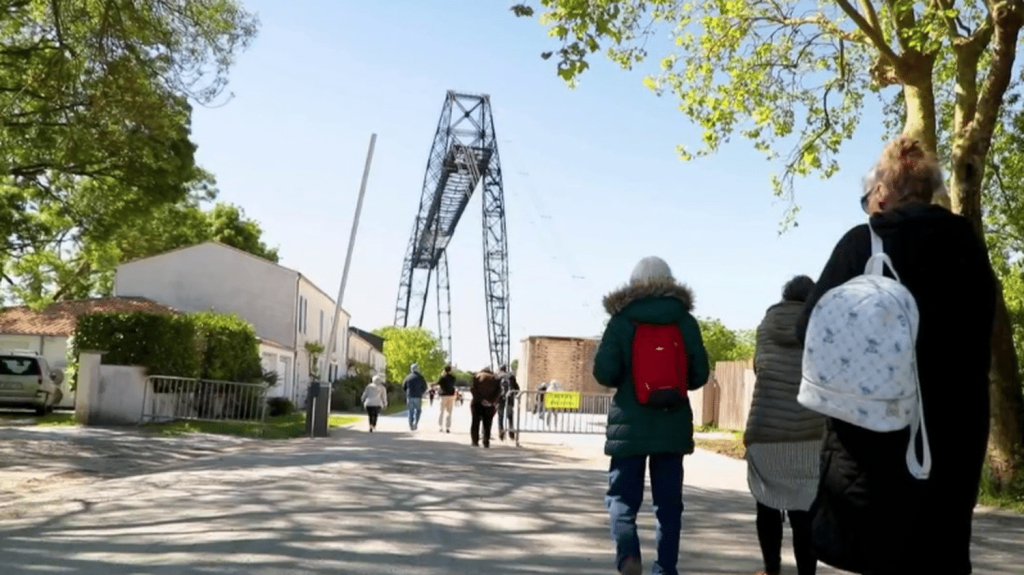 Vacances : la ville de Poitiers propose aux séniors des voyages à prix cassés
Des vacances à petits prix pour les séniors : c'est l'initiative lancée par la ville de Poitiers pour offrir une escapade à ceux qui ont de petits budgets. C'est aussi une manière ludique de lutter contre l'isolement. Prix de la journée : entre 2 euros et 23 euros.