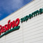 Le groupe Casino, en proie à de graves difficultés financières, a cédé 121 magasins à Auchan, Les Mousquetaires et Carrefour
Le distributeur, en proie à de graves difficultés financières, a annoncé mardi avoir vendu 121 magasins grand format, et a précisé que "les cessions des 166 magasins restants interviendront en deux étapes, le 31 mai 2024 et le 1er juillet 2024".