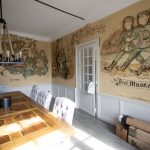 Bunker transformé en bar : en Normandie, les vestiges de 39-45 retrouvent une seconde vie
Longtemps laissés à l'abandon, des vestiges de la Seconde Guerre mondiale en Normandie retrouvent parfois une seconde jeunesse, relayant les témoins qui disparaissent 80 ans après le Débarquement.