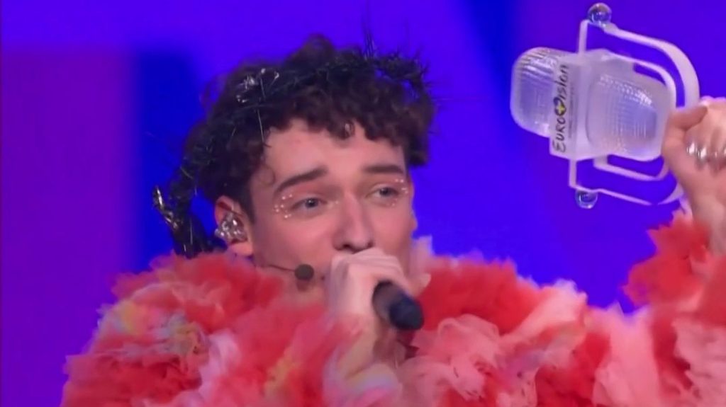Eurovision : avec la victoire de la Suisse, le concours fait le choix d'un pays neutre
Le concours de la chanson s'est tenu samedi 11 mai dans un climat de tension concernant la participation d'Israël. Le candidat suisse Nemo a remporté l'Eurovision et Slimane a décroché la quatrième place pour la France.