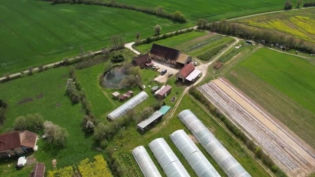 Alimentation : Villejuif achète une ferme pour fournir la cantine
Les cantines des crèches de Villejuif, dans le Val-de-Marne, sont fournies par une maraîchère. La ferme de cette dernière a été rachetée par la commune.
