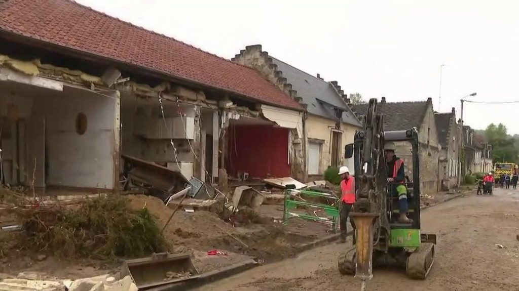 Intempéries dans l’Aisne : comment expliquer la violence de la coulée de boue
La coulée de boue qui a touché Courmelles, dans l'Aisne, est due à une pluie intense très localisée.