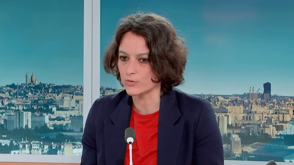 Émeutes en Nouvelle-Calédonie : "On ne résout jamais des problèmes politiques par des réponses sécuritaires", affirme Mélanie Vogel, sénatrice représentante des Français établis hors de France
Alors que des violences ont éclaté en Nouvelle-Calédonie après le vote d’une réforme constitutionnelle à l’Assemblée nationale, le 11/13 info a invité deux élus à débattre, mercredi 15 mai : Mélanie Vogel, sénatrice représentante des Français de l’étranger, et Nicolas Metzdorf, rapporteur de la loi constitutionnelle sur la Nouvelle-Calédonie.