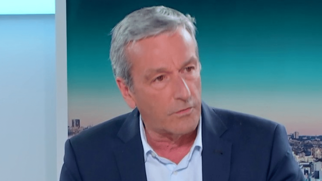 État d'urgence en Nouvelle-Calédonie : "Une décision qu'il fallait prendre", estime l'ancien ministre délégué chargé des Outre-mer Philippe Vigier
Face aux violentes émeutes qui frappent la Nouvelle-Calédonie, le gouvernement a décrété l'état d'urgence pour douze jours dans l'archipel, à partir de 20 heures (heure de Paris), mercredi 15 mai. Invité du 19/20 info, Philippe Vigier, ancien ministre délégué chargé des Outre-mer, réagit à cette décision.
