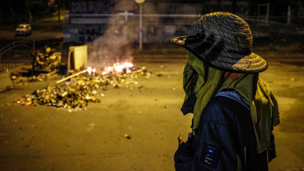 Podcast
Violences en Nouvelle-Calédonie, fin de campagne électorale et le 3677 : ça dit quoi ce 24 juin ?
Ce lundi 24 juin, le transfert de militants indépendantistes kanak a remis le feu aux poudres en Nouvelle-Calédonie, on s'arrête sur les dernières étapes de la campagne officielle des élections législatives et la France se dote d'un numéro contre la maltraitance animale.