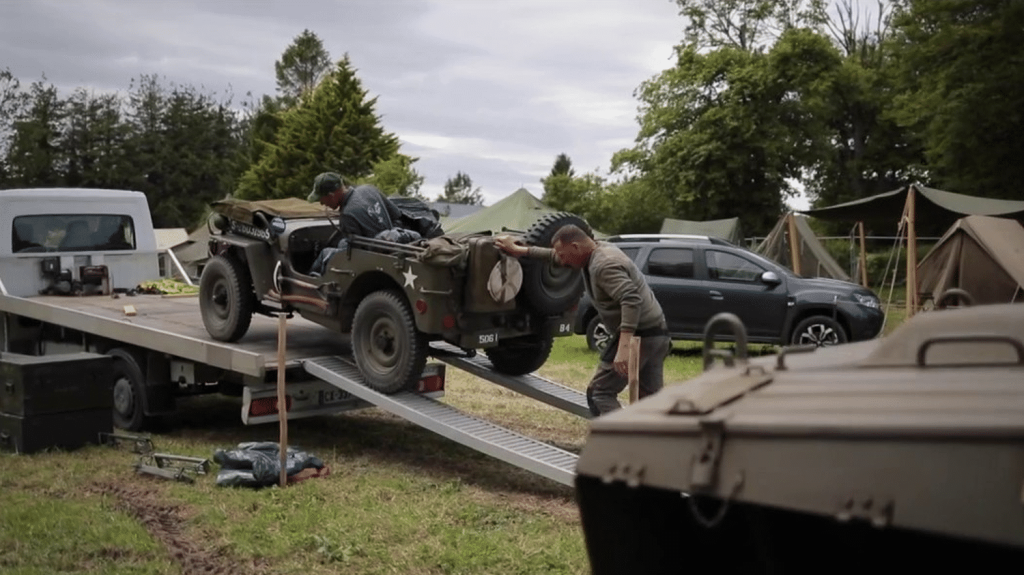 80 ans du Débarquement : le camp Geronimo de Sainte-Mère-Église reconstitué
Le 6 juin, la France va commémorer les 80 ans du Débarquement. Pour l’occasion, le camp Geronimo, installé par les Américains en 1944 à Sainte-Mère-Église, dans la Manche, a été reconstitué.