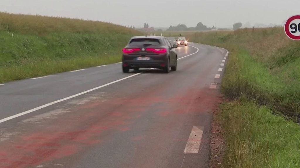Eure-et-Loir : un accident de voiture fait sept morts
Un accident de la route a fait sept morts, mardi 18 juin, sur une route départementale en Eure-et-Loir. Le véhicule a percuté deux voitures.