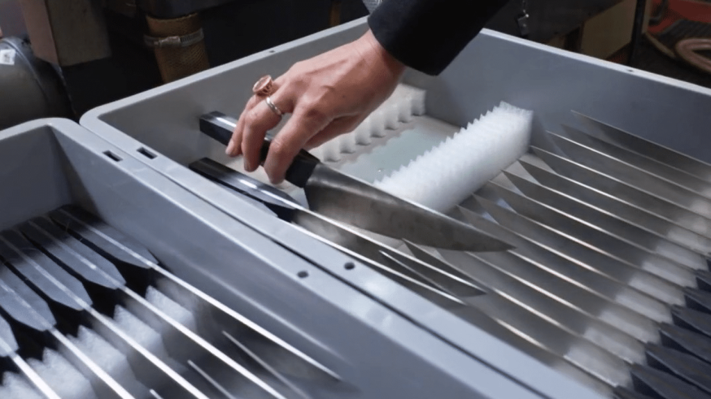 Travail : coutellerie et joaillerie, les affaires en famille
Il a beaucoup d’entreprises familiales en France. Une entreprise familiale n’est donc pas qu’un bilan comptable, il y a aussi des liens, un affect, qui construisent parfois, au fil des siècles, des sagas exceptionnelles.