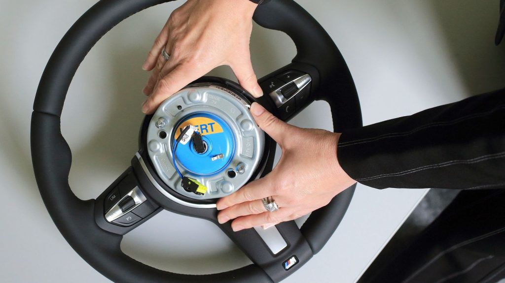 Airbags Takata défectueux : le parquet de Pointe-à-Pitre saisit le juge d'instruction de deux autres homicides involontaires
Une information judiciaire est déjà ouverte depuis juin 2023 pour "blessures" et "homicides involontaires", au cours de cinq accidents, qui "pourraient être liées à des explosions d'airbags de Citroën C3", indique le parquet.