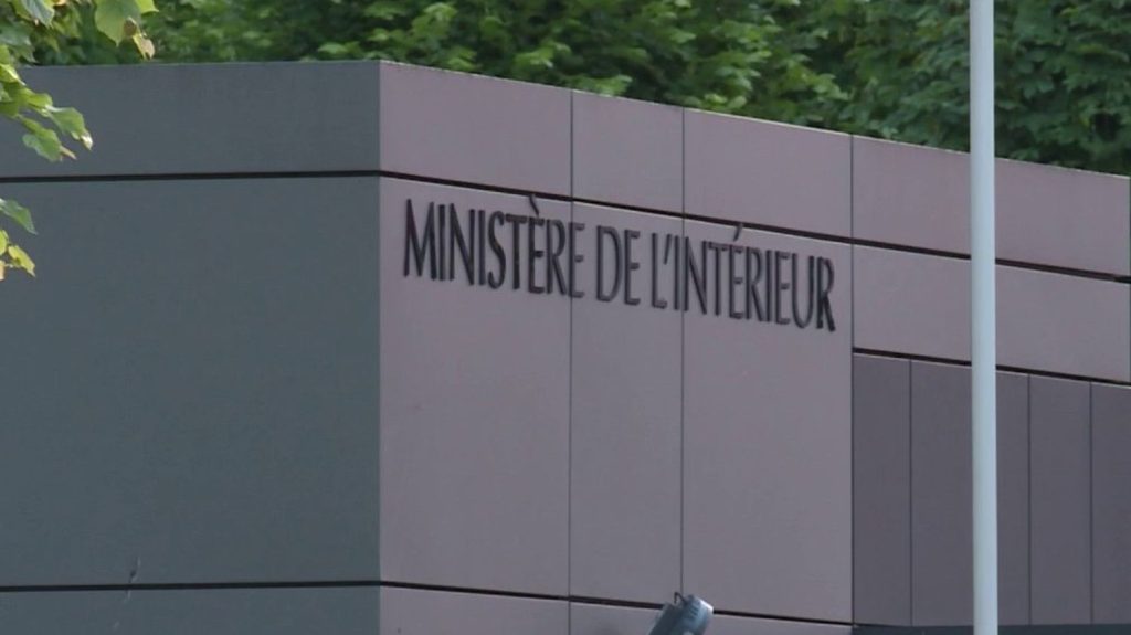 Saint-Étienne : le projet d'attentat déjoué visait une épreuve des Jeux olympiques
Un projet d'attentat a été déjoué Saint-Étienne (Loire), vendredi 31 mai, selon le ministre de l'Intérieur. Le suspect prévoyait d'attaquer un stade pendant une épreuve des Jeux olympiques.