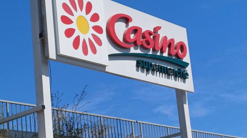 Auchan-Rocca rachète les magasins Casino en Corse et conserve la totalité des salariés
Après une semaine de négociation, un accord a été trouvé vendredi soir entre les deux groupes. Casino a cédé sa filiale Codim 2, qui exploite plusieurs points de vente en Corse, à Auchan Retail France et Patrick Rocca.