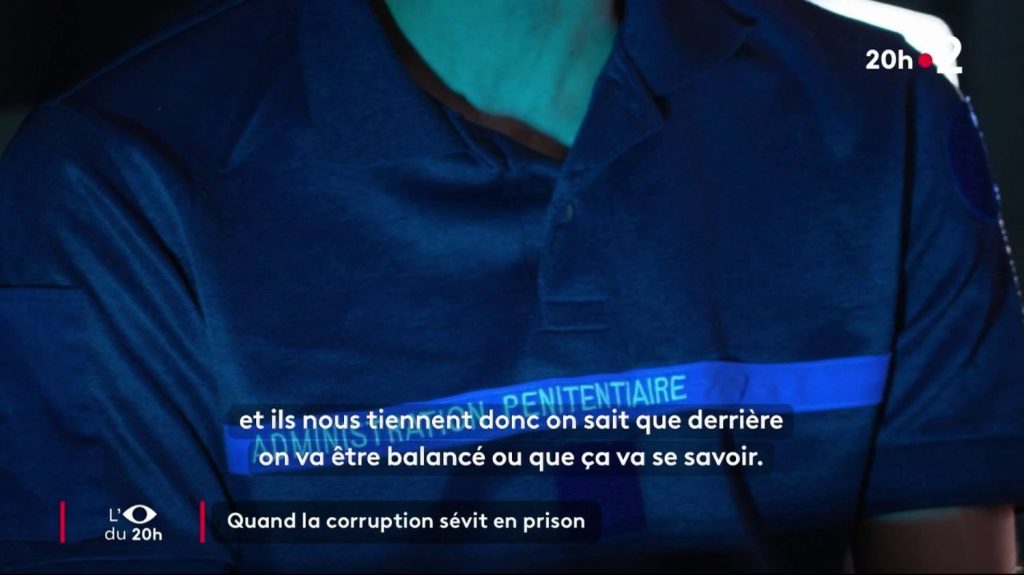 Enquête sur le tabou de la corruption en prison
Les révélations sur Mohamed Amra, le détenu qui dirigeait son trafic depuis sa cellule avant son évasion spectaculaire, le 14 mai dernier, pose des questions sur la gestion des prisons. De plus en plus de détenus parviendraient à corrompre des surveillants pénitentiaires.
L'Œil du 20H lève le voile sur un tabou qui inquiète jusqu'au sommet de l’Etat.