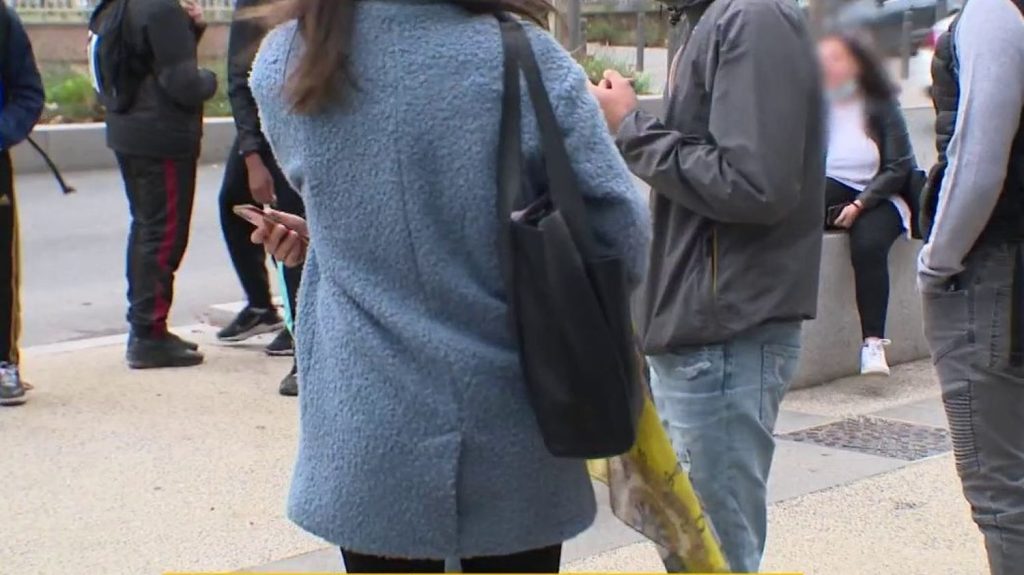 Viol à Courbevoie : un temps d'échange sur l'antisémitisme organisé à l'école
L'agression antisémite et le viol d'une jeune fille de 12 ans à Courbevoie (Hauts-de-Seine), samedi 15 juin, a fait réagir l'ensemble des partis. Emmanuel Macron a demandé un temps d'échange sur l'antisémitisme et le racisme à l'école.