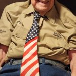 Témoignage
"Comment j'ai fait pour traverser tout ça sans une égratignure ?" : Jake Larson, 101 ans, raconte son débarquement en Normandie
Cet Américain se remémore son débarquement à Omaha Beach, le 6 juin 1944, à l'âge de seulement 21 ans. Il réussit à éviter les tirs allemands et les mines. Mais il refuse d'être considéré comme un héros.