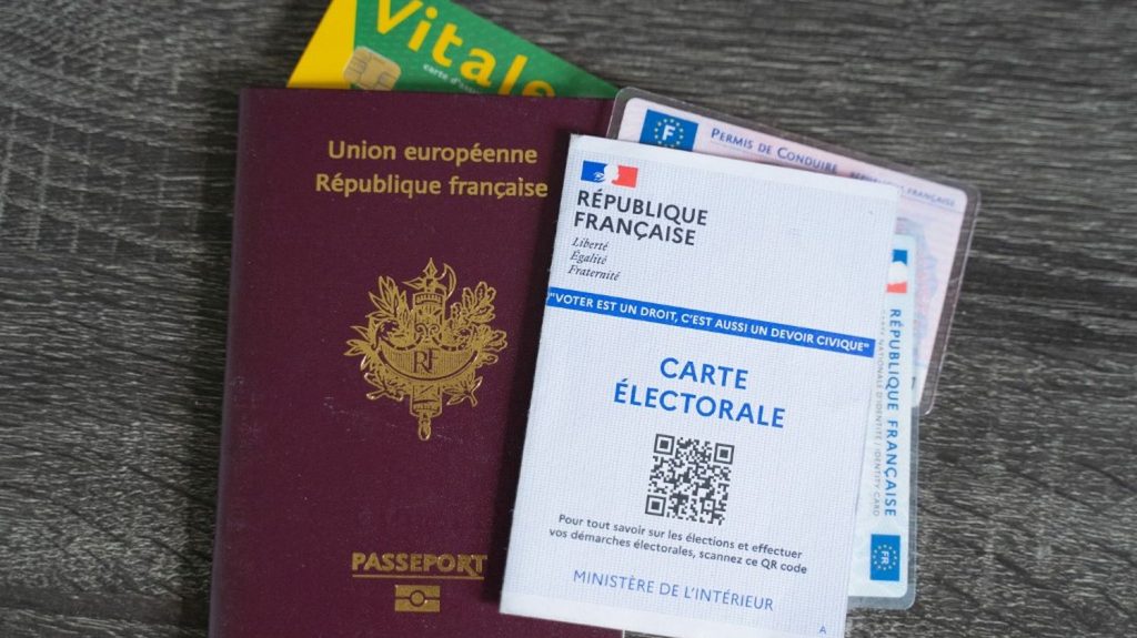 Elections législatives 2024 : le vote commence dans plusieurs départements d'outre-mer et pour les Français du continent américain
Trois semaines seulement après la dissolution, l'heure du vote est arrivée dans certains territoires, alors que les candidats sont tenus à une trêve électorale jusqu'à la fermeture des bureaux de vote dimanche soir.