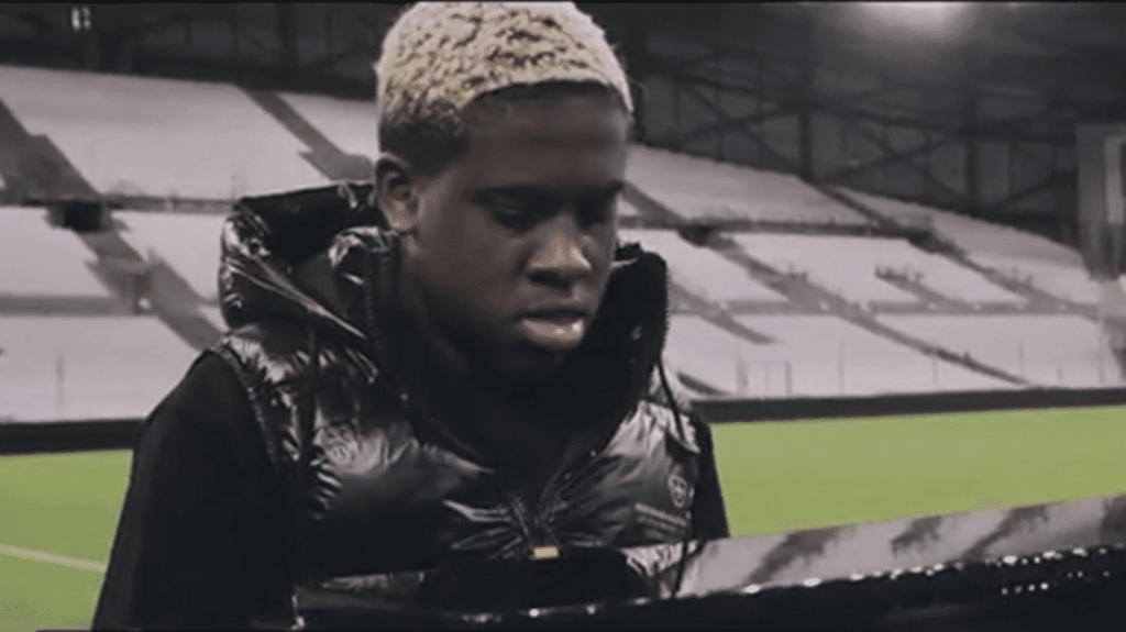 Mourad Tsimpou, "le Zidane du piano", est décédé
Mourad Tsimpou est décédé à l’âge de 19 ans. Atteint d’une maladie rare, il était originaire de la cité de La Castellane à Marseille. Il avait d’ailleurs été surnommé "le Zidane du piano".